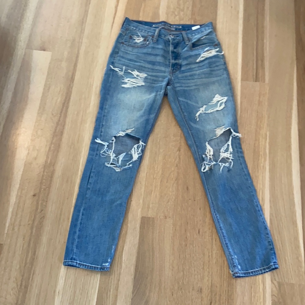 American Eagle ripped jeans. Size 2
